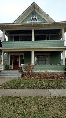 Cozy 2brm in recently-remodeled triplex! – photo 1