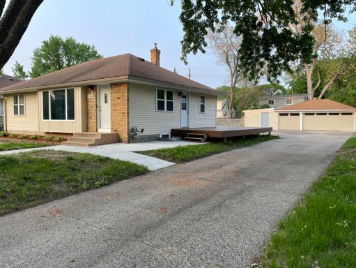 Updated, Modern, 4 Bed, 2 Bath, 3+Car Garage – photo 1