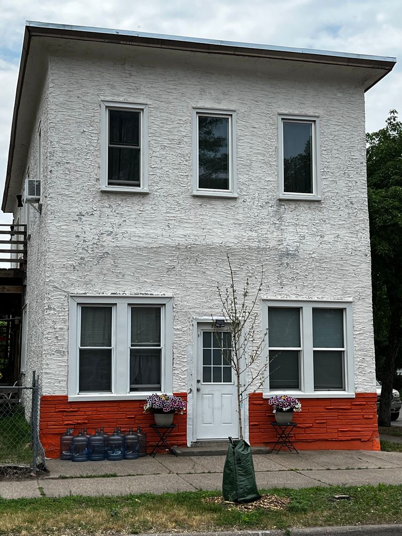 Minneapolis Apartment: 2228 5th St NE