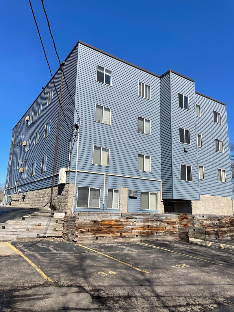 St Cloud Apartment: 520 14th St S.