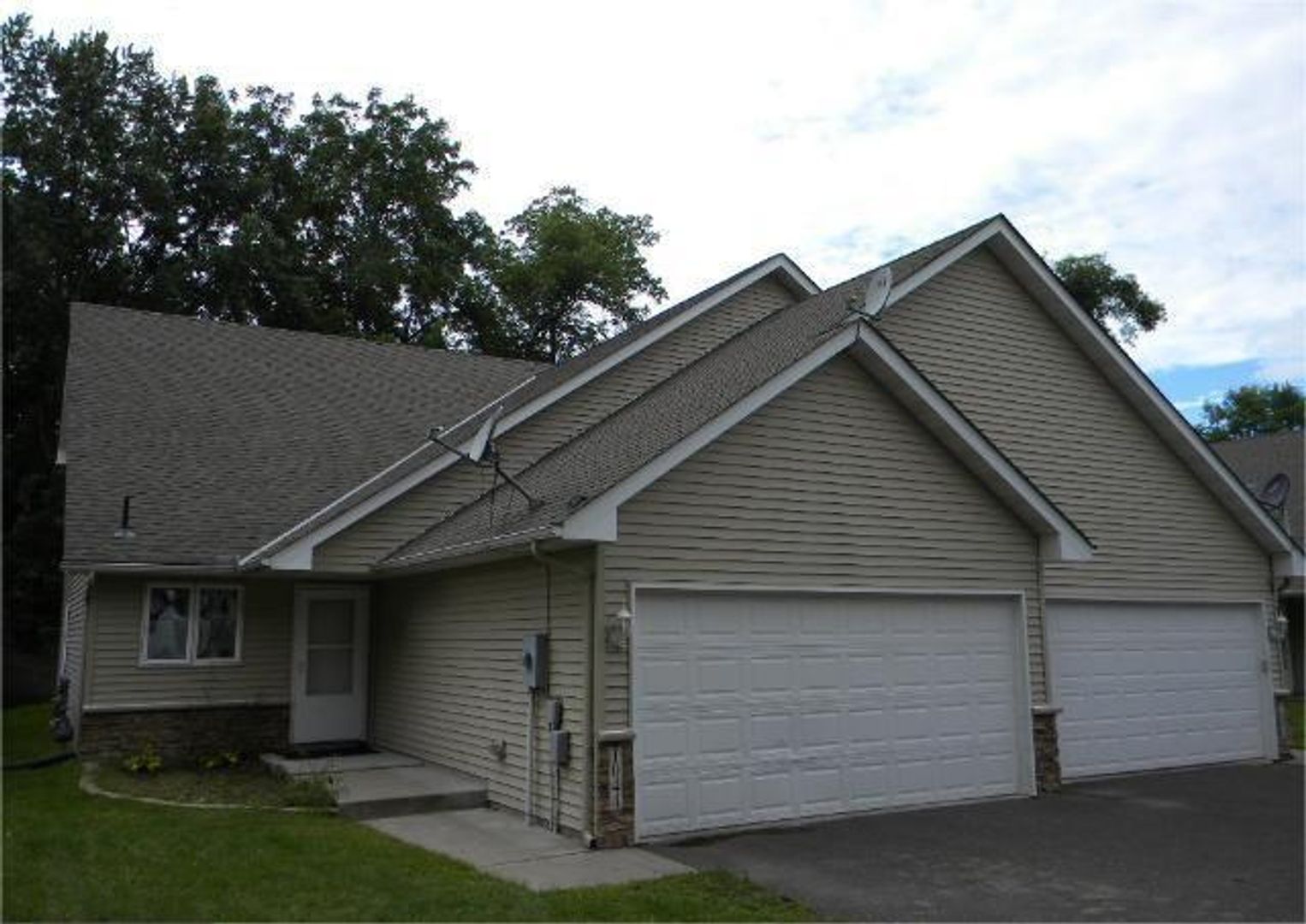 Forest Lake Apartment: 1040 4th St SE