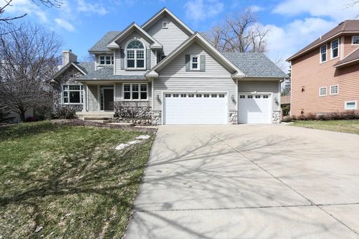 Rare 4 bed singe family super nice luxurious Eden prairie home for rent! – photo 1