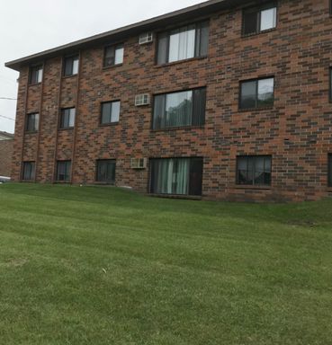 MOVE IN SPECIAL $1150.00 4 Bedroom Apartment – photo 1