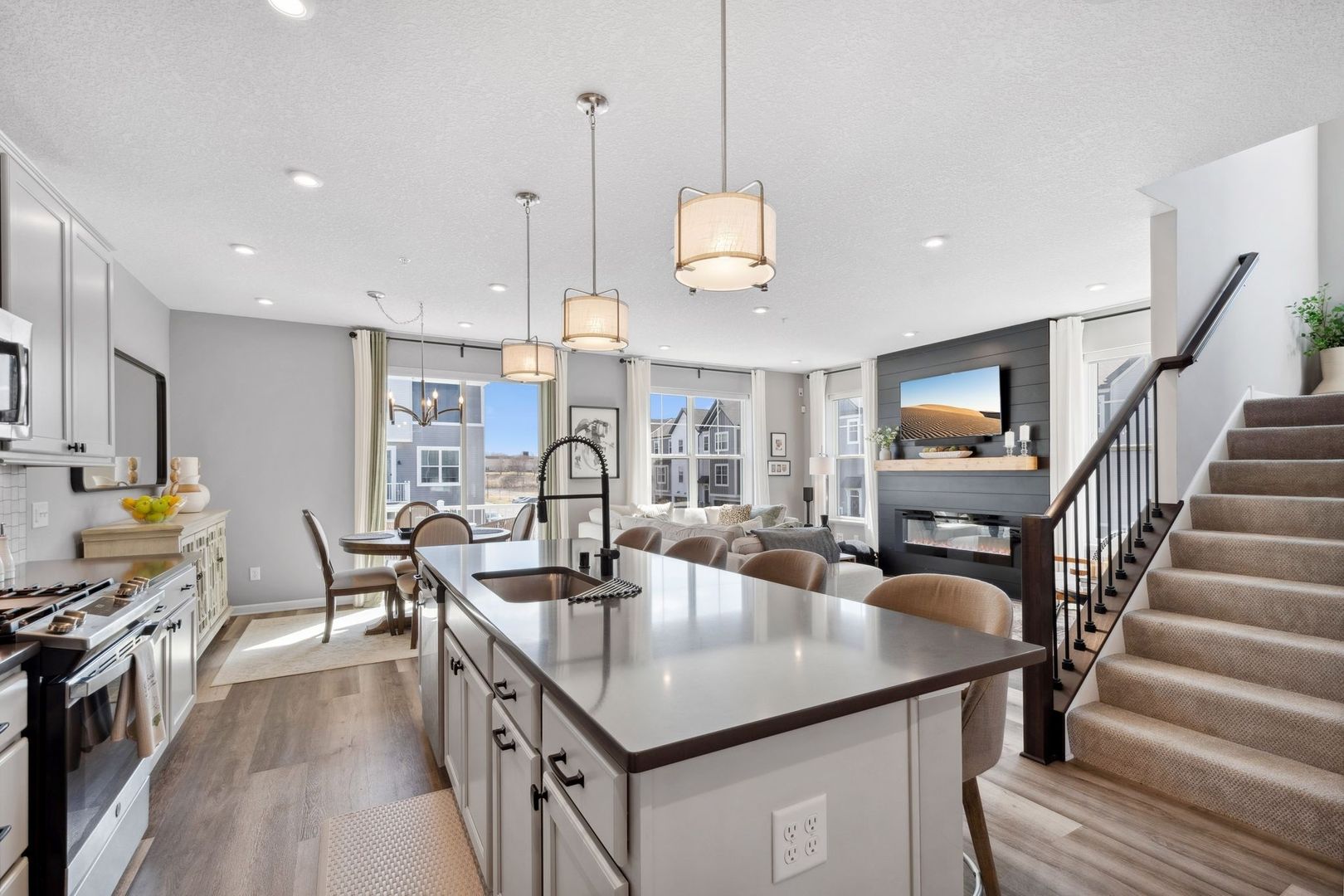 Rogers Townhome: 13685 Marsh View Trl