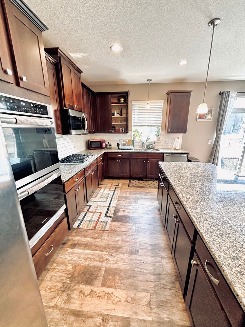 Shakopee House: 1533 Linwood Cir