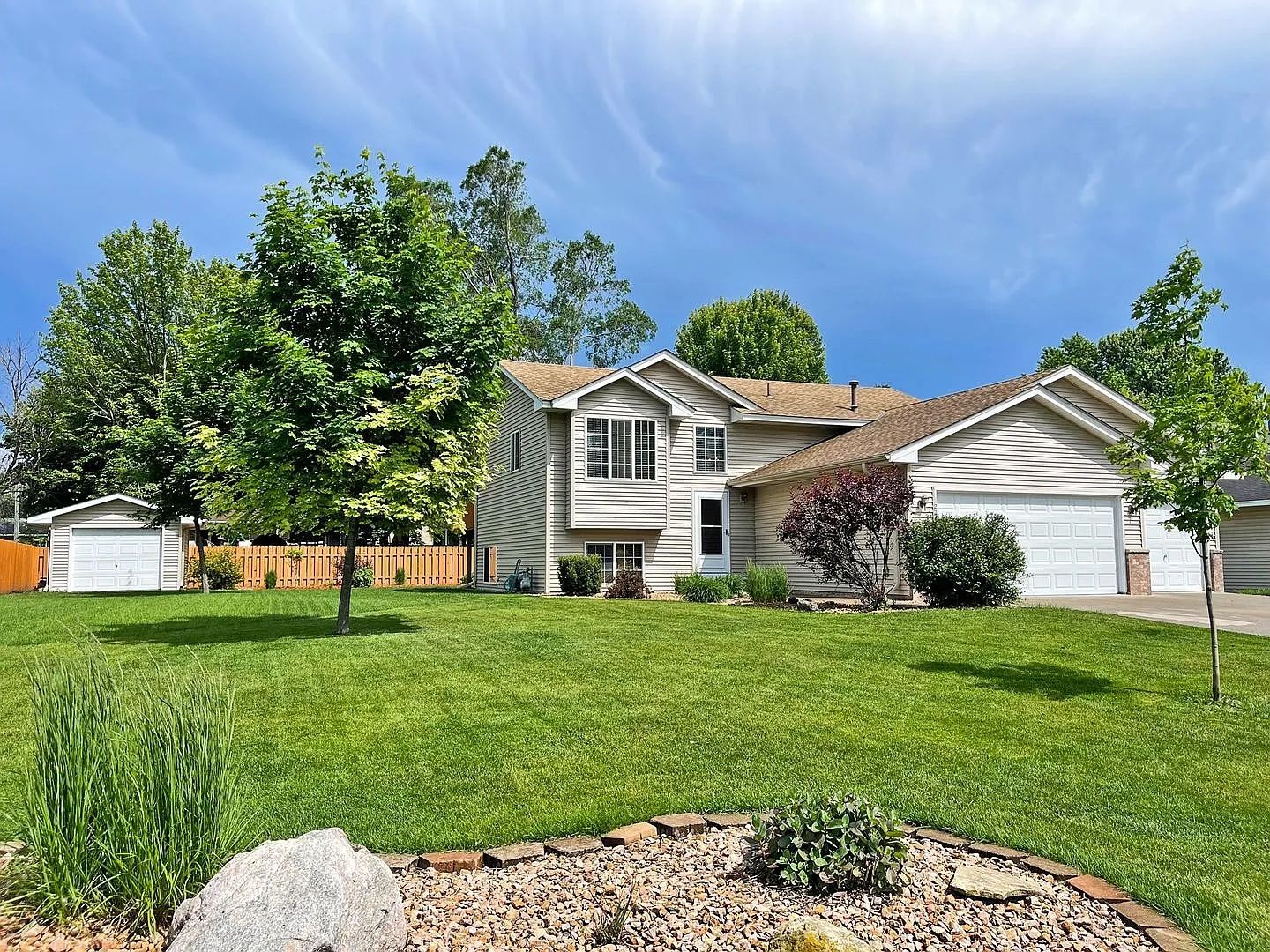 Coon Rapids House: 12233 Quinn St NW