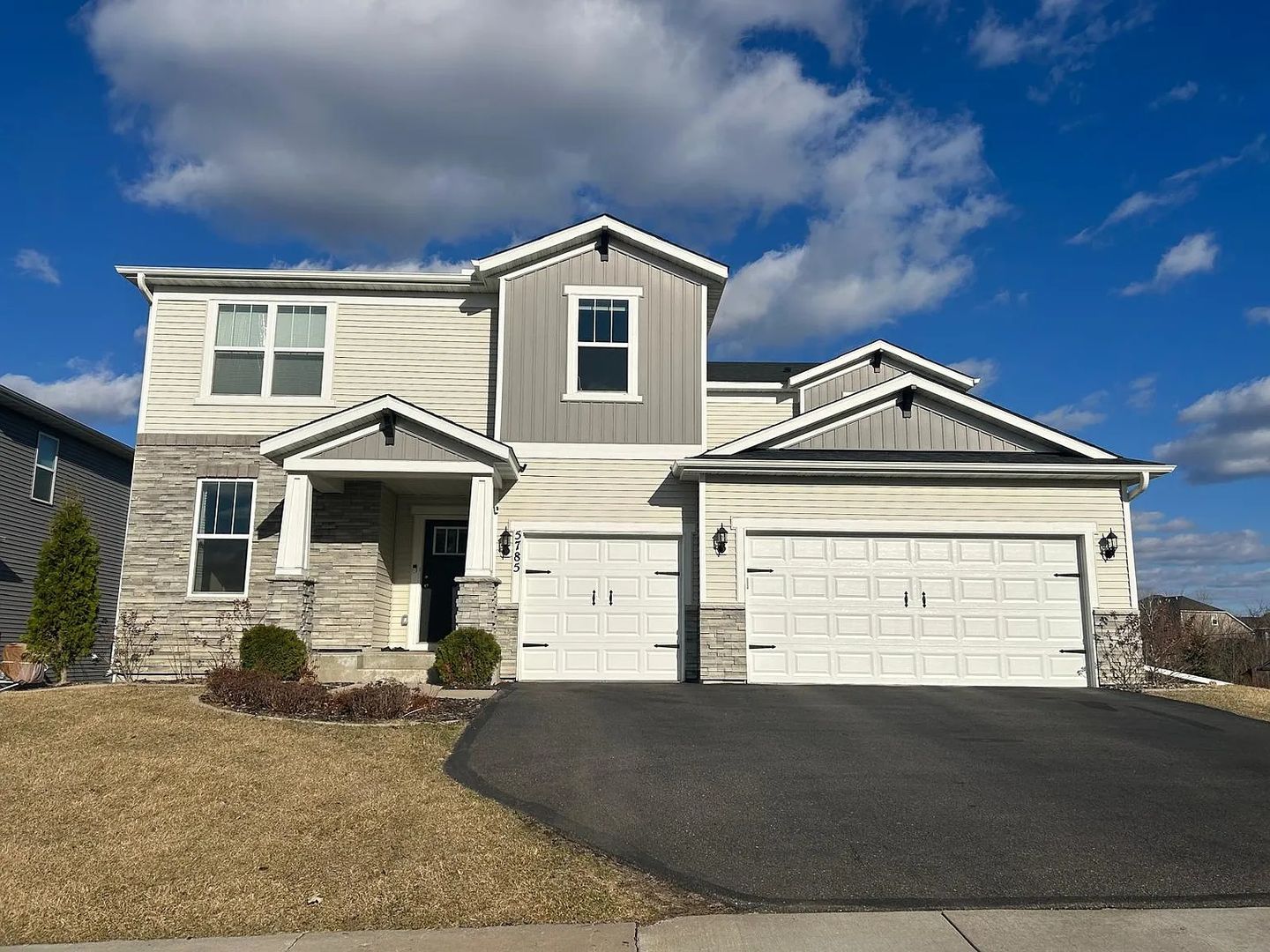 Plymouth House: 5785 Urbandale Ln N