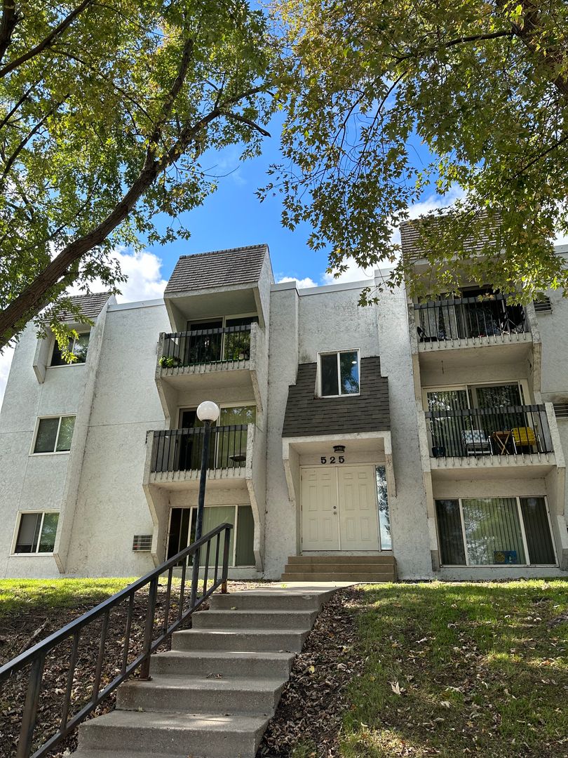 St. Cloud Apartment: 525 6th Avenue North #6