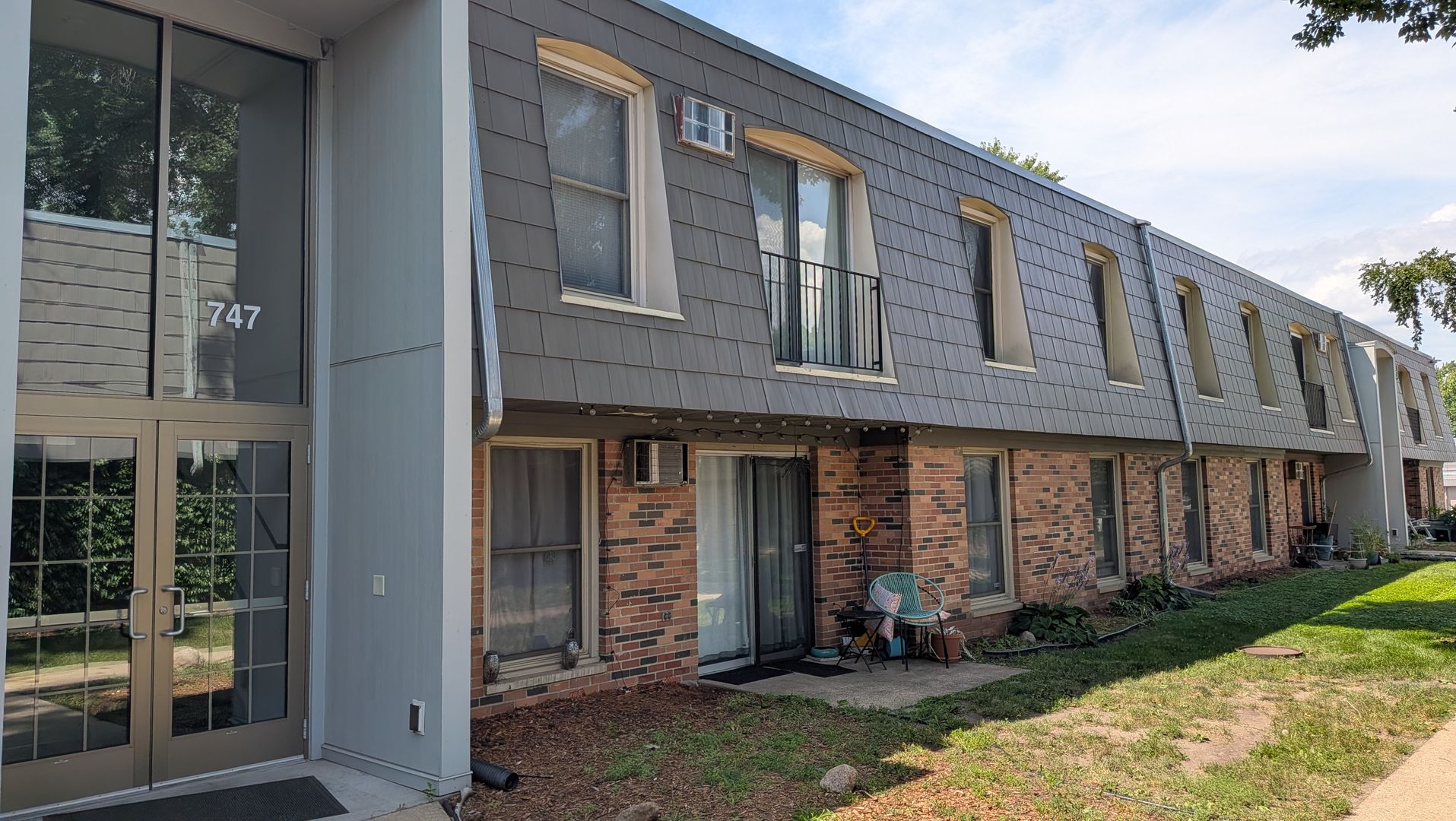 Hopkins Condo: 747 11th Ave #5