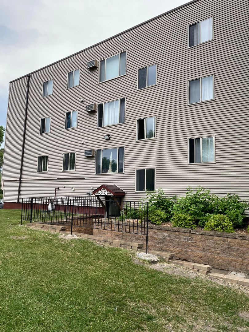 St. Cloud Apartment: 524 14th St. S. #404