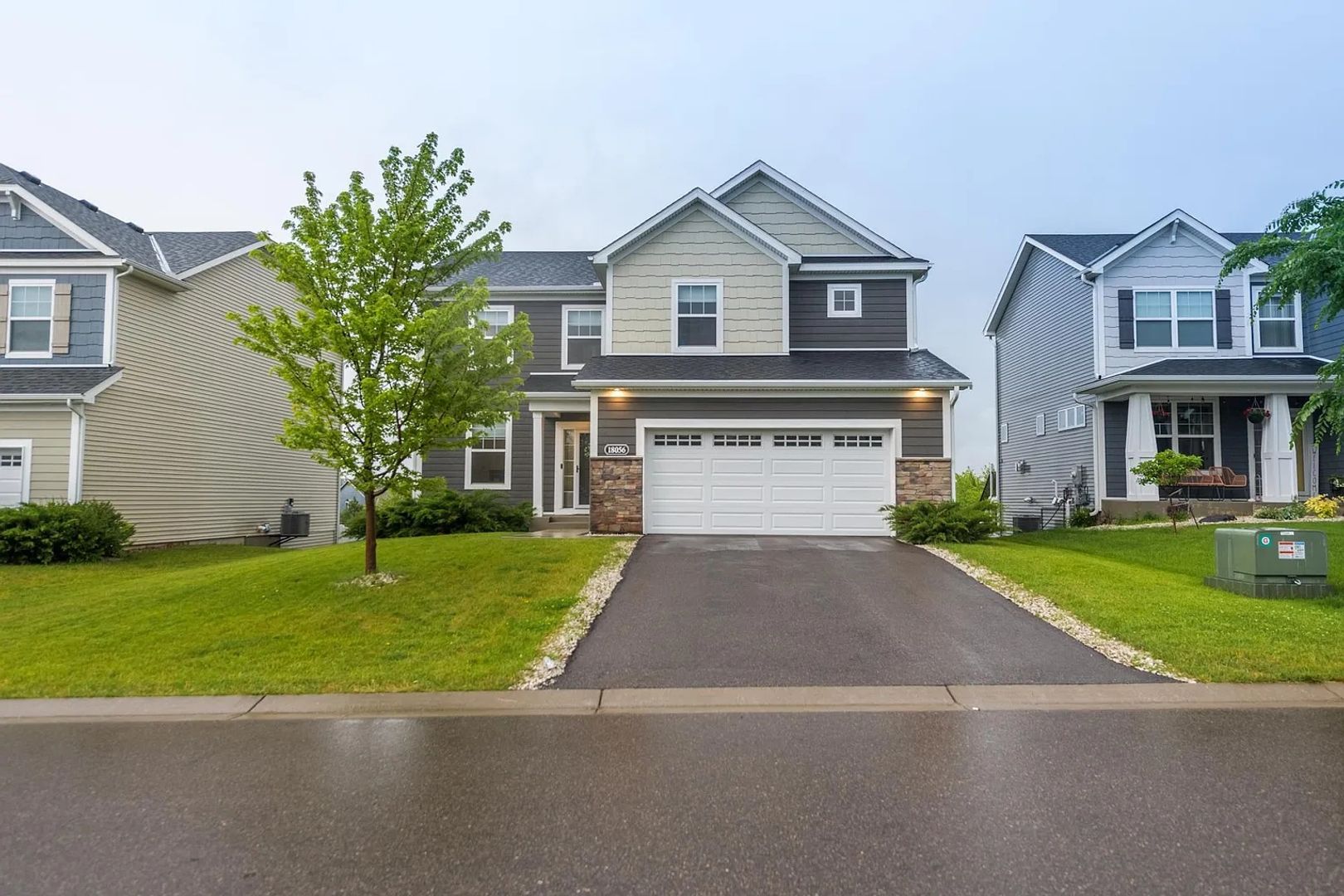Lakeville House: 1805x Hartlin Avenue