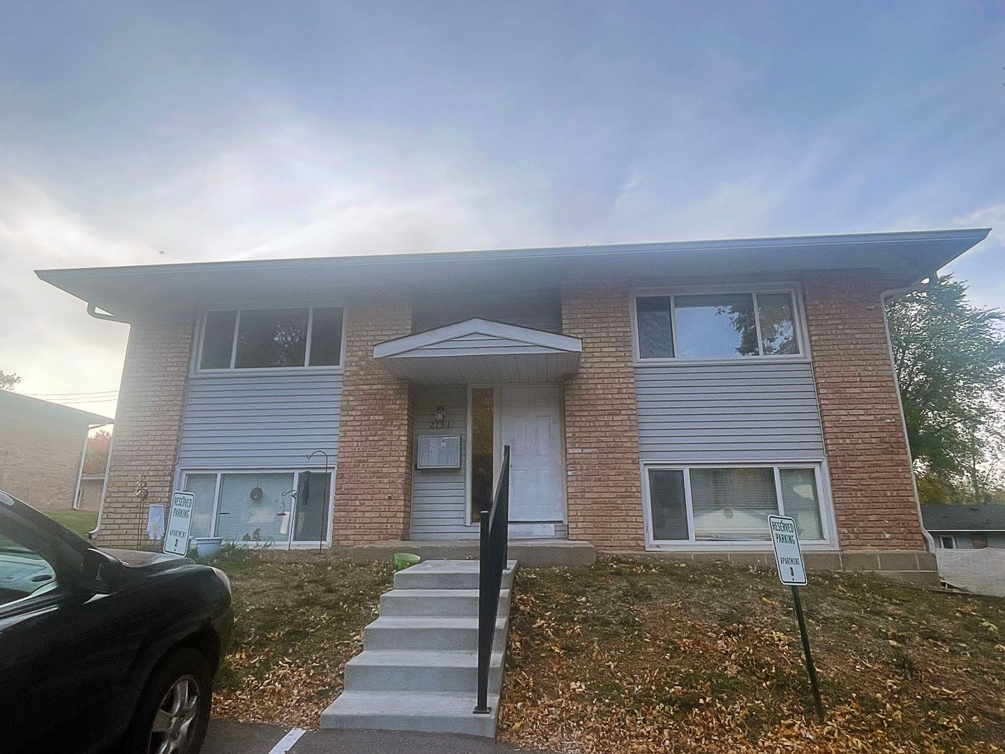 mound Apartment: 2131 Basswood LN