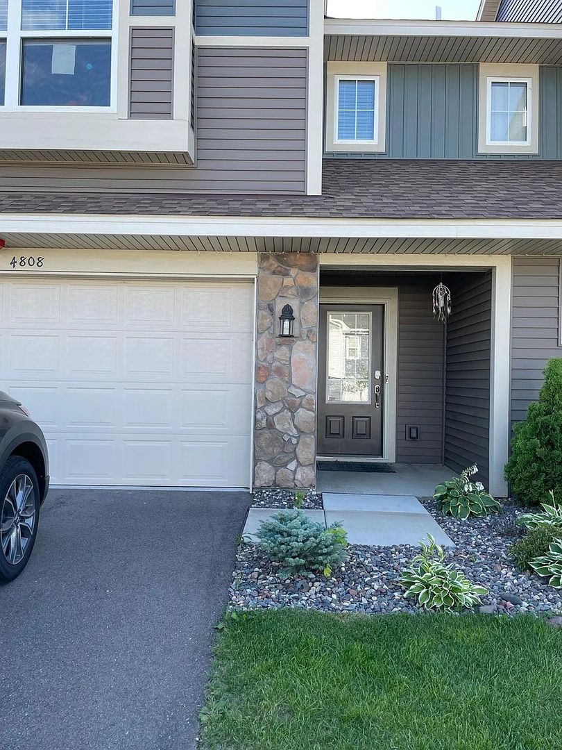 Woodbury Townhome: 4808 Martingale Dr