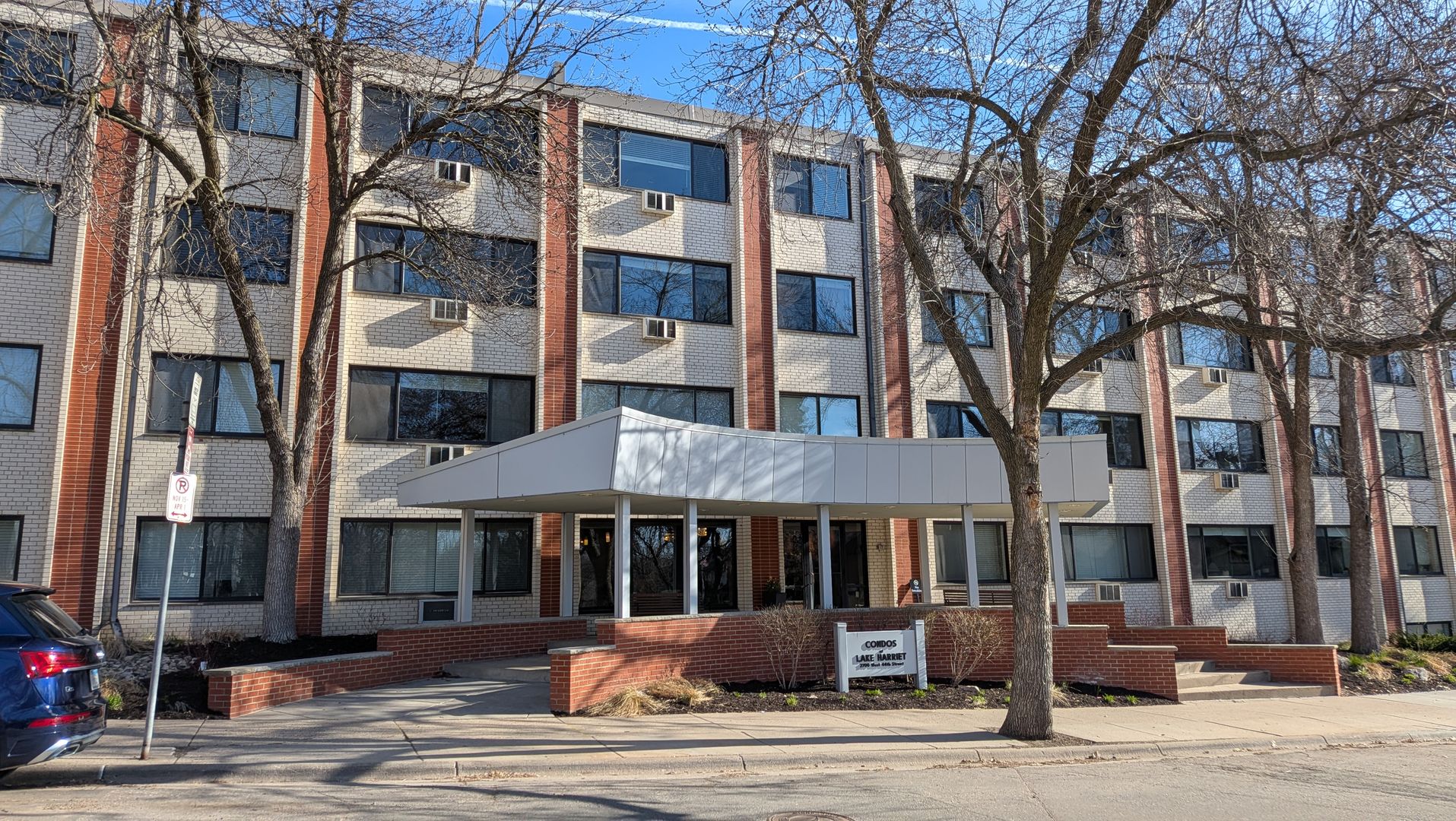 Minneapolis Condo: 2700 W 44th St #202