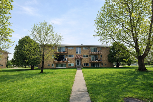 Quiet 2 bedroom apartment in Brooklyn Center