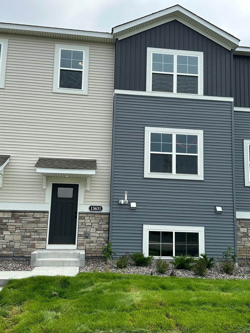 Rogers House: 13631 Pine Dr