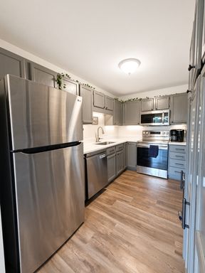 Beautifully Renovated 2Bed 1Bath Condo in Apple Valley – photo 1