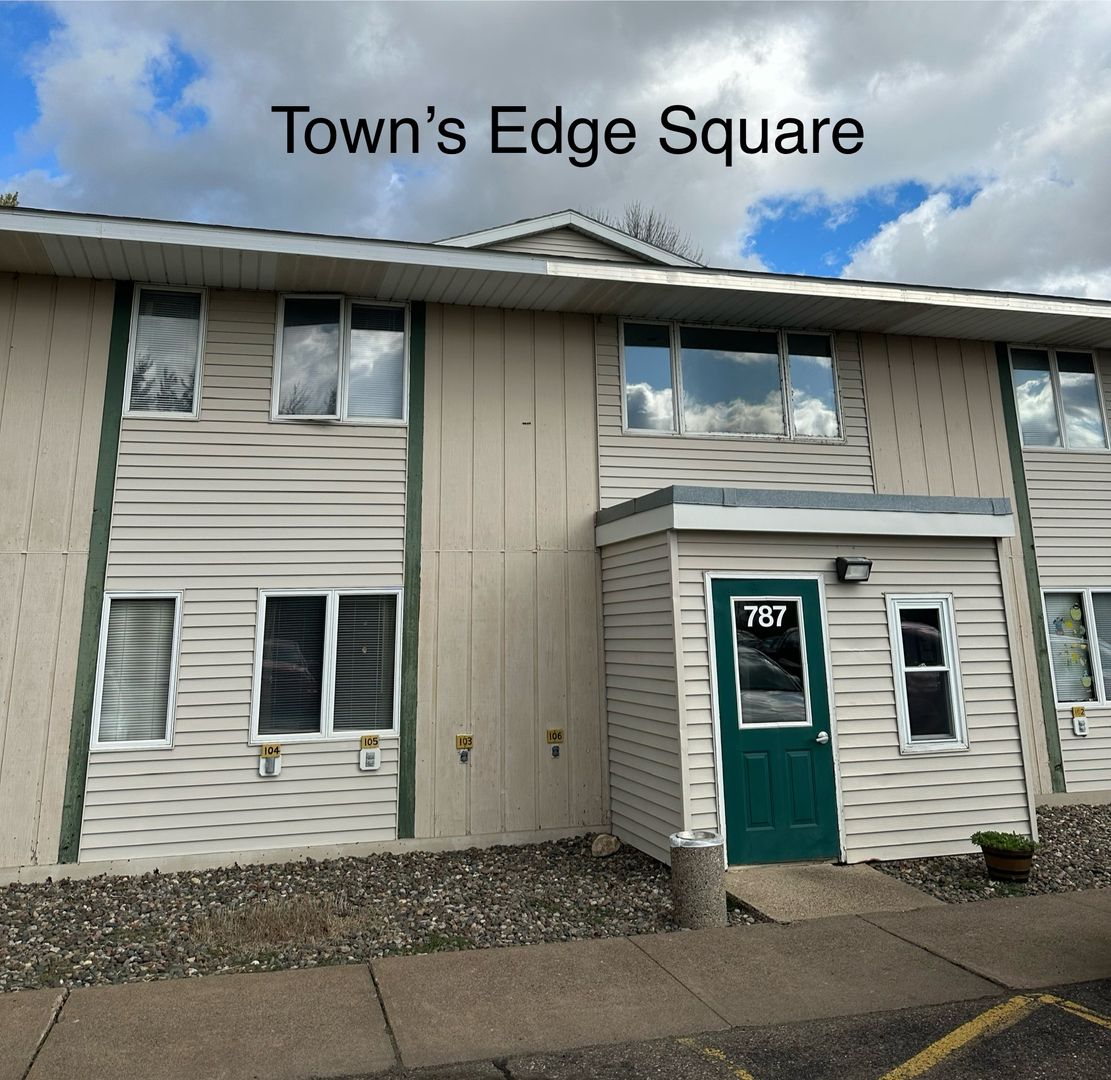 Foley Apartment: 787 9th Ave. NE #105