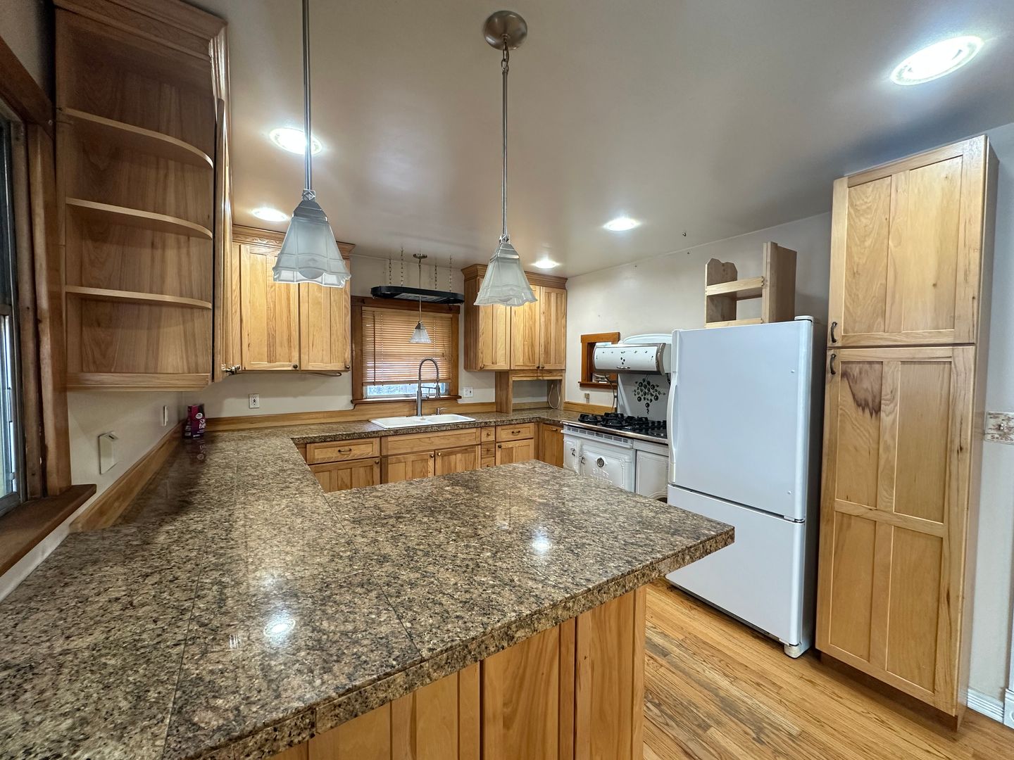 Fairbanks House: 851 6th Ave