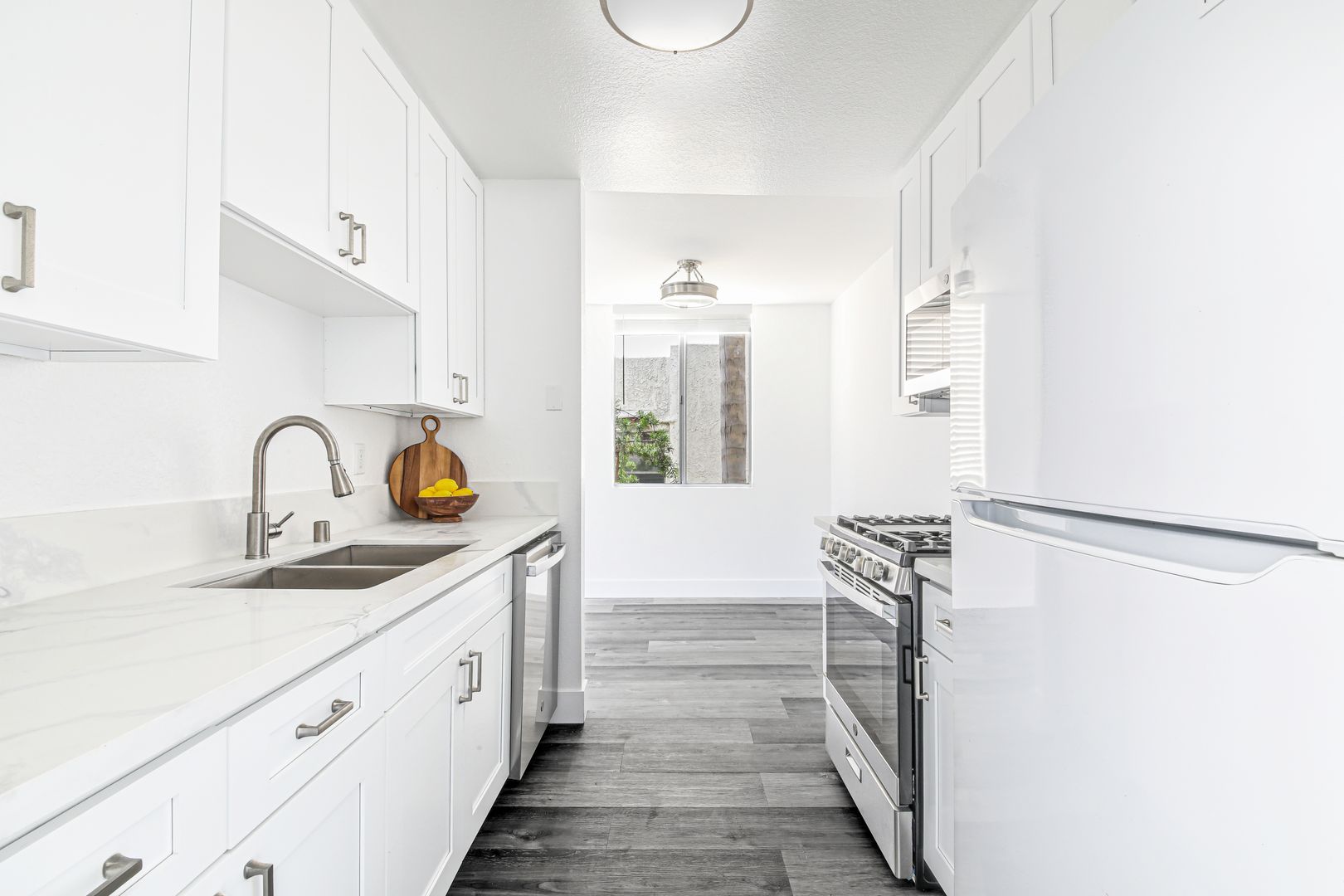 Los Angeles Apartment: 1751 S. Bentley Ave