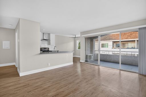 Newly Renovated 1 Bedroom Near Retro Row – photo 1