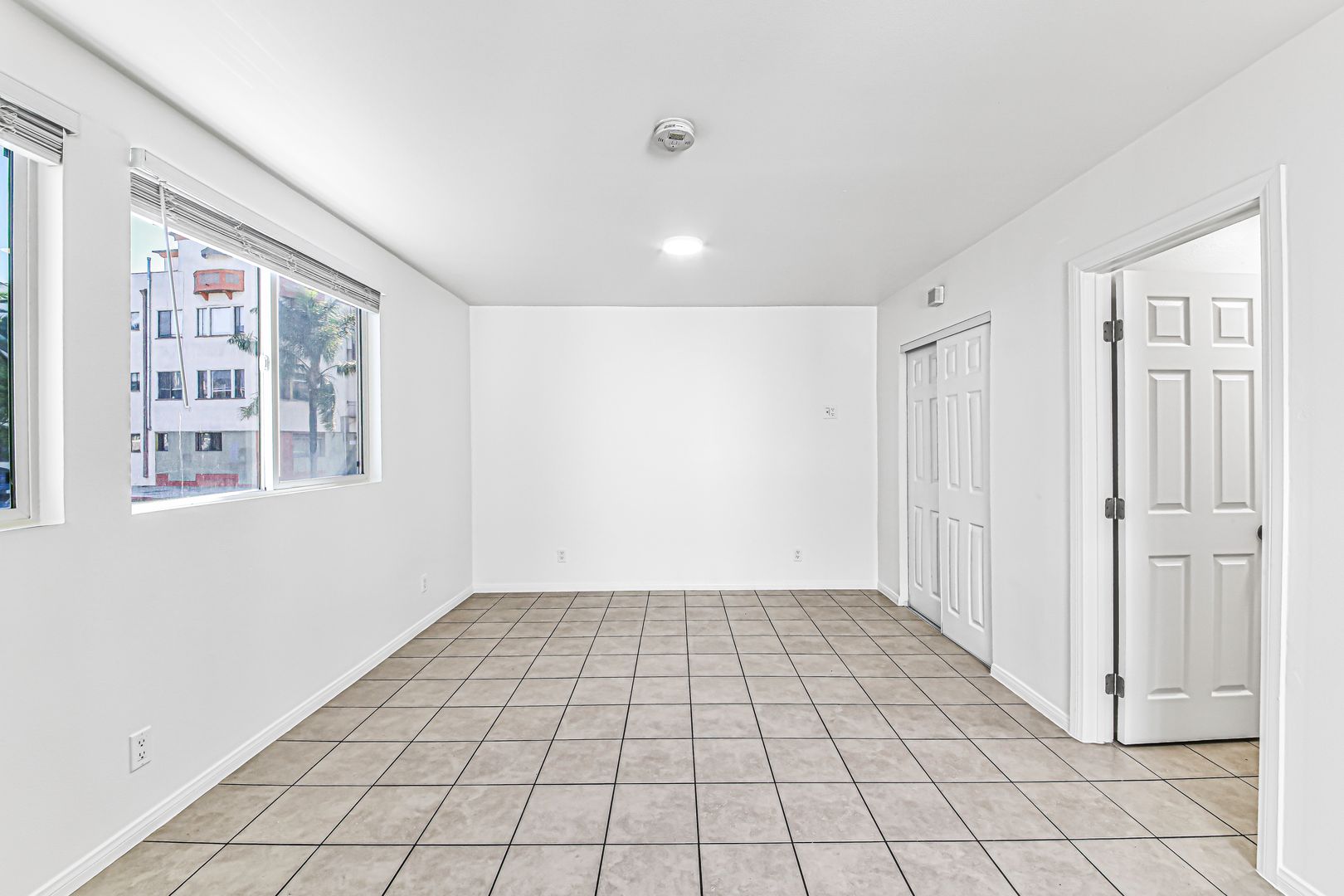 Long Beach Apartment: 67 Alamitos Ave