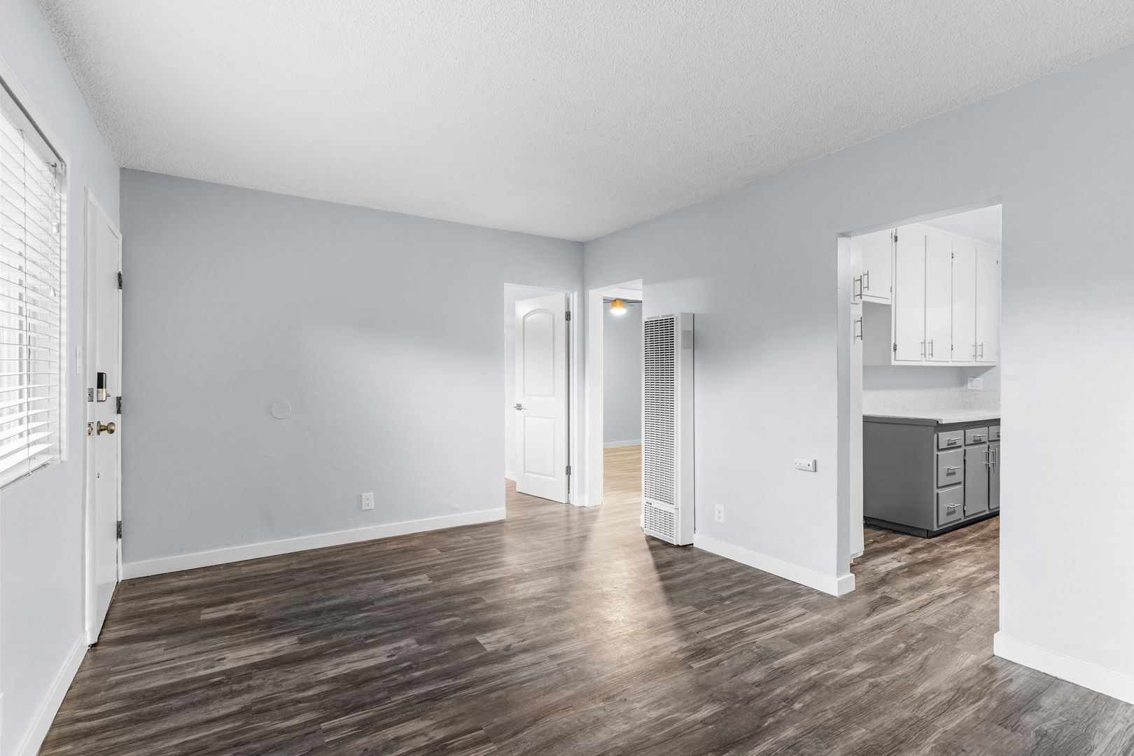 Long Beach Apartment: 925 E. 19th St.