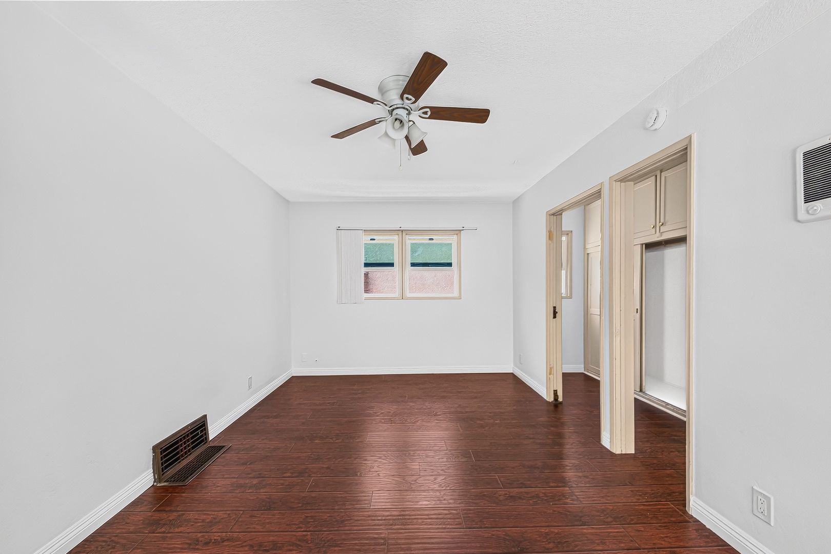 Long Beach Apartment: 3312 E 2nd Street