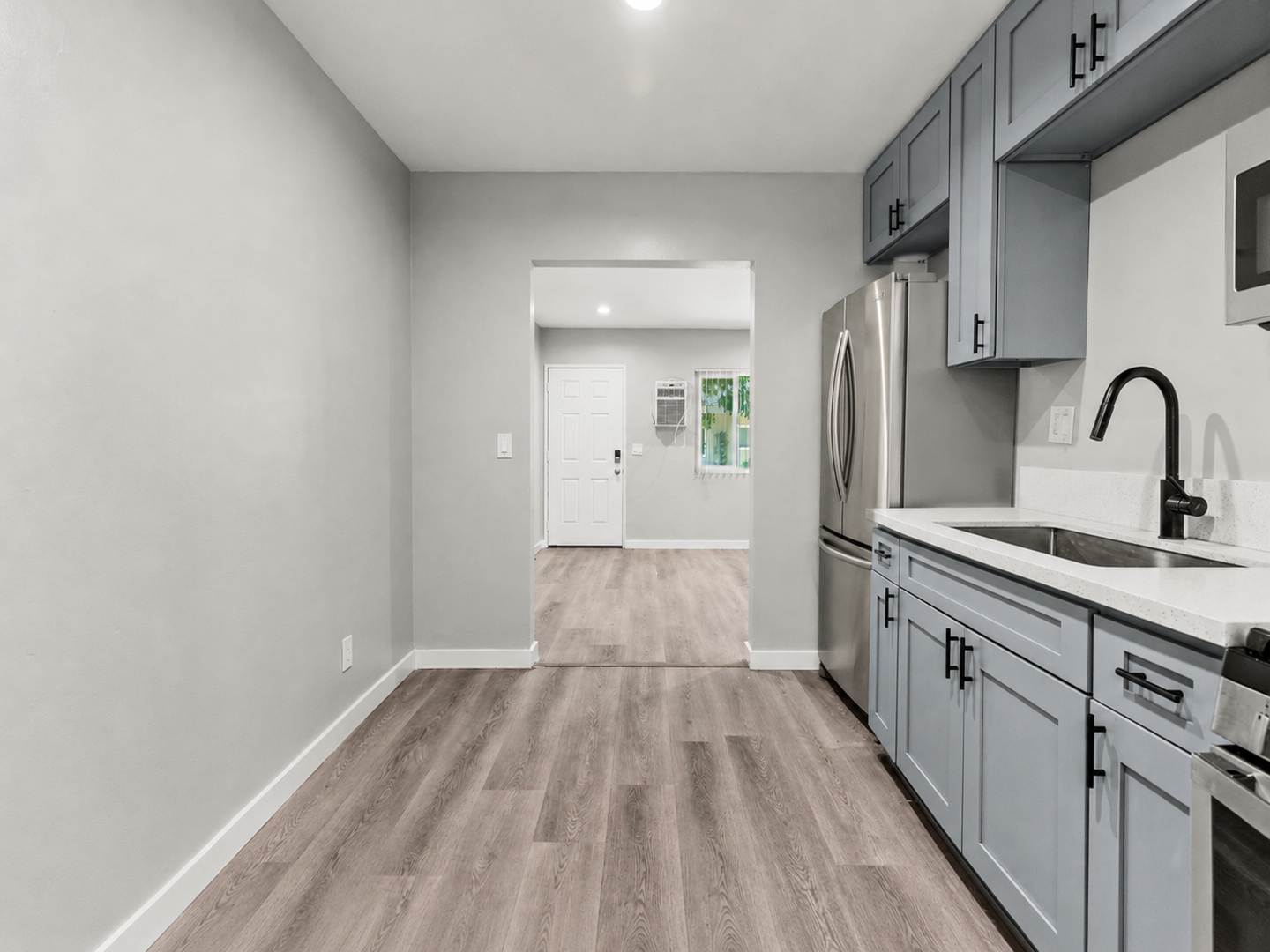 Fullerton Apartment: 113 South Lillie Avenue