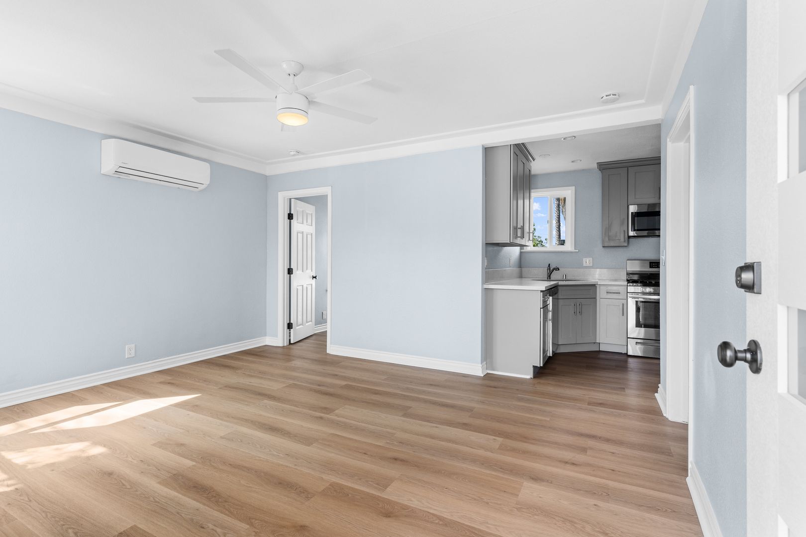 Long Beach Apartment: 526 Lime Avenue