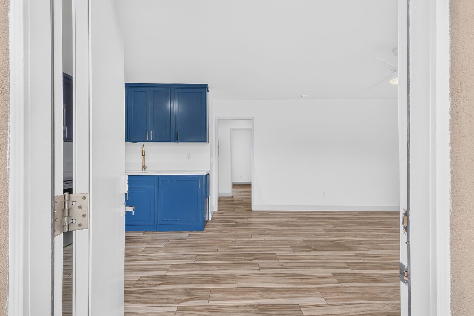 Long Beach Apartment: 1332 Walnut Ave