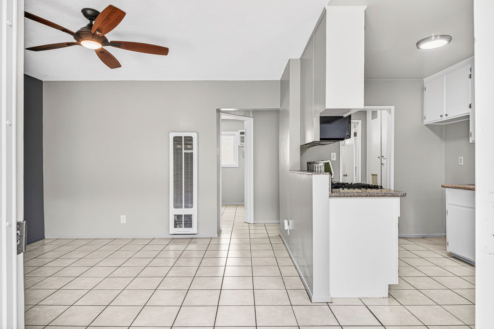 Long Beach Apartment: 210 E 29th St