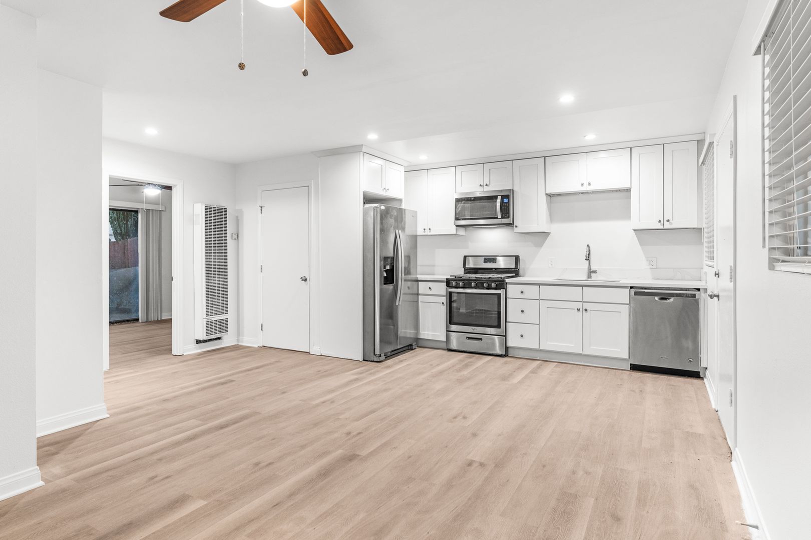 Long Beach Apartment: 3032 E 7th Street