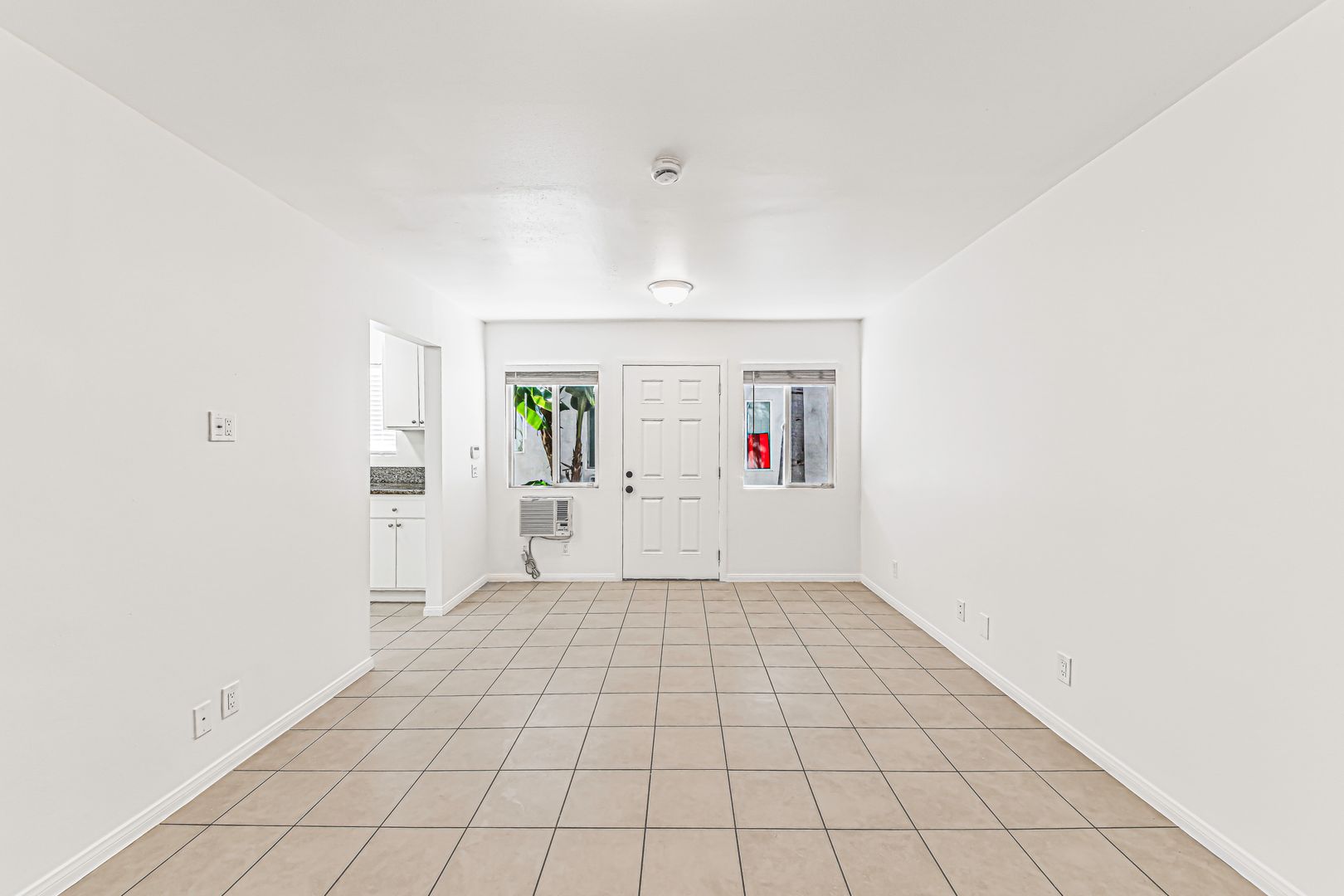 Long Beach Apartment: 67 Alamitos Ave