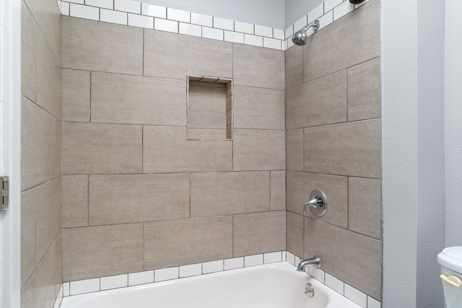 Long Beach Apartment: 138 Elm Avenue