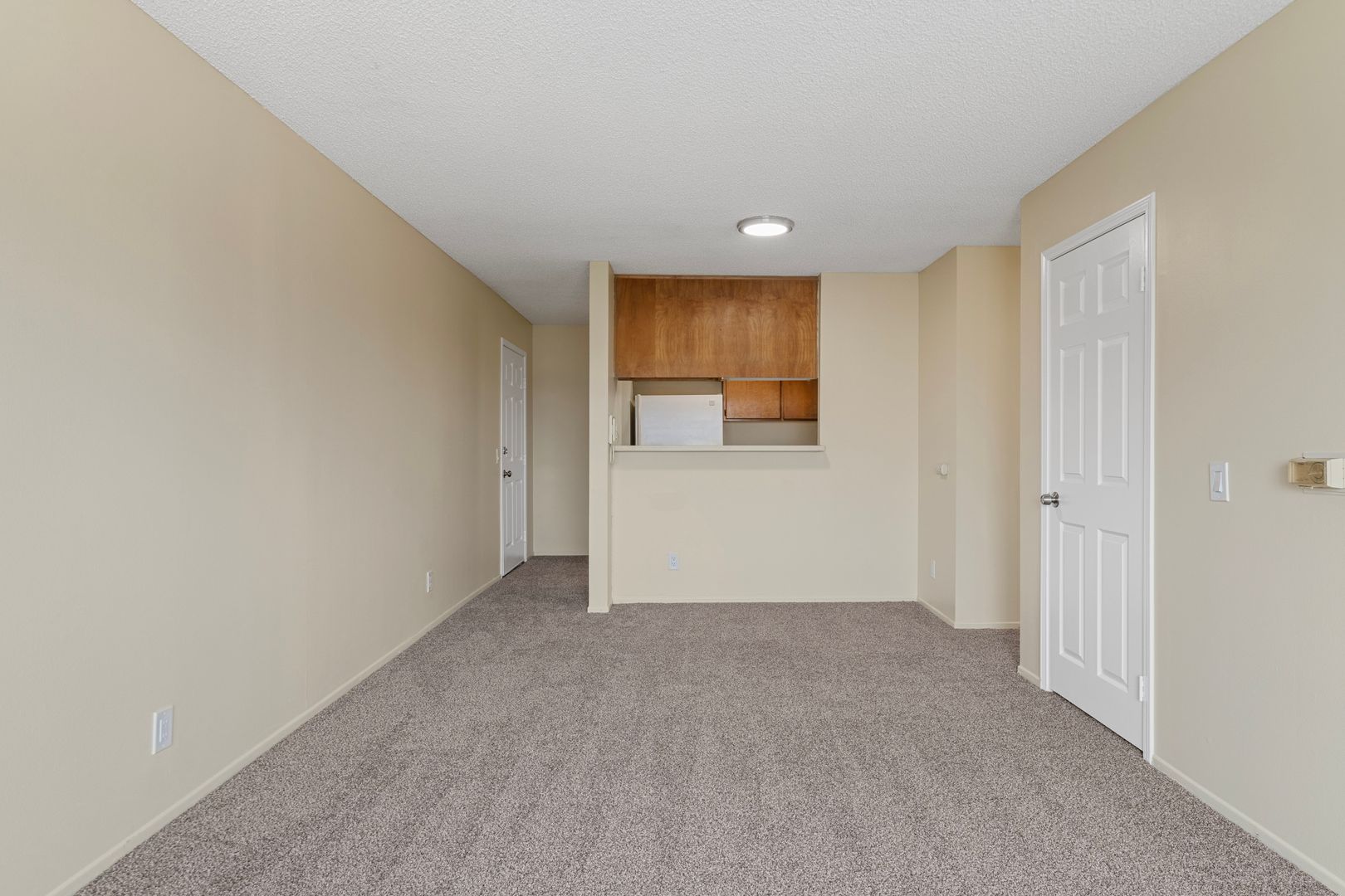 Long Beach Apartment: 1070 Loma Ave