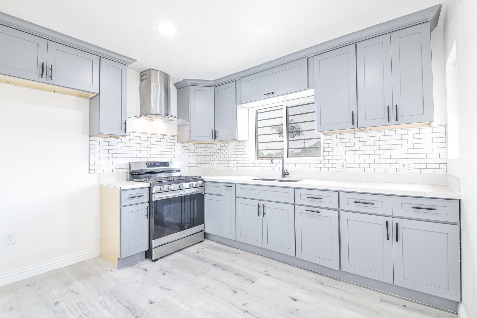 Long Beach Apartment: 248 E Norton St