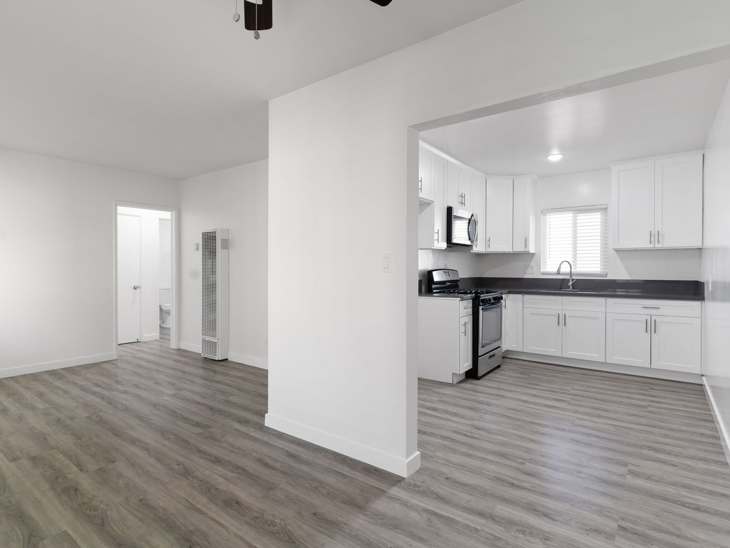 Long Beach Apartment: 1577 Pine Avenue