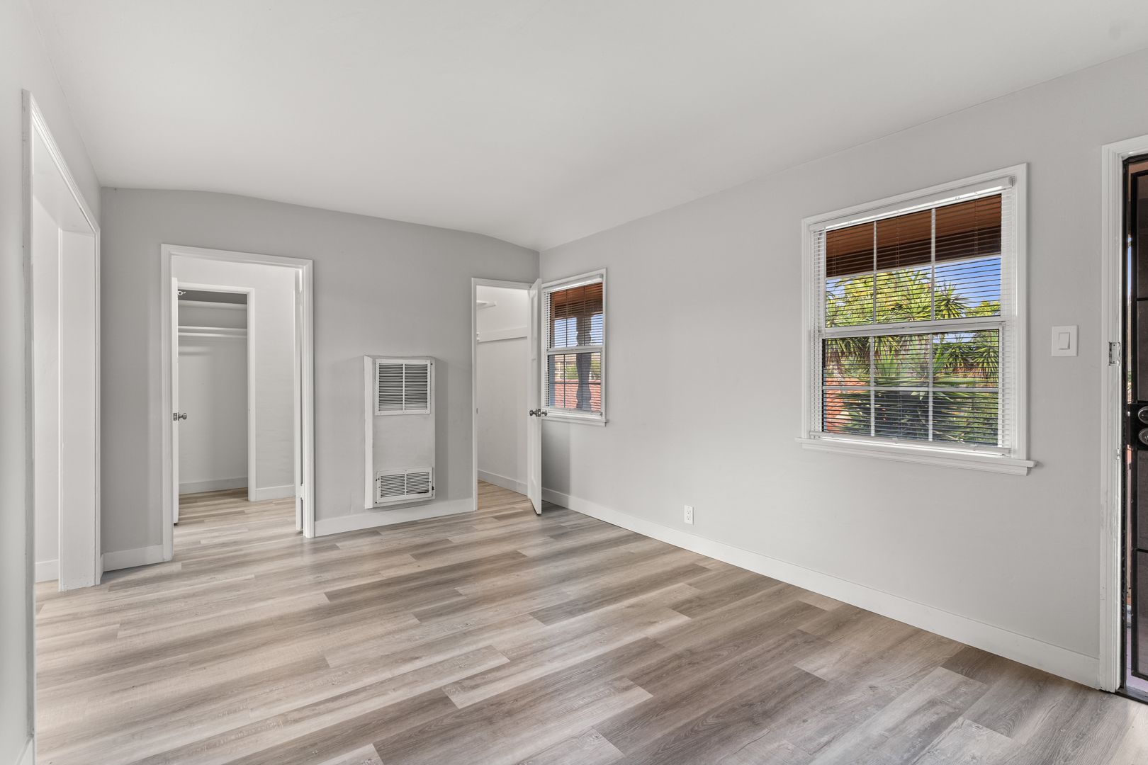 Long Beach Apartment: 801 Saint Louis Avenue