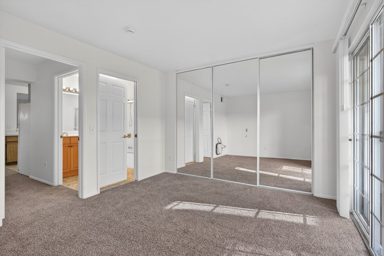 Long Beach Apartment: 3485 Linden Ave