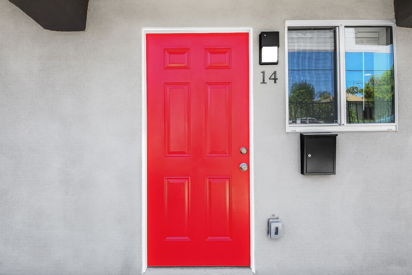 Long Beach Apartment: 1121 Daisy Avenue
