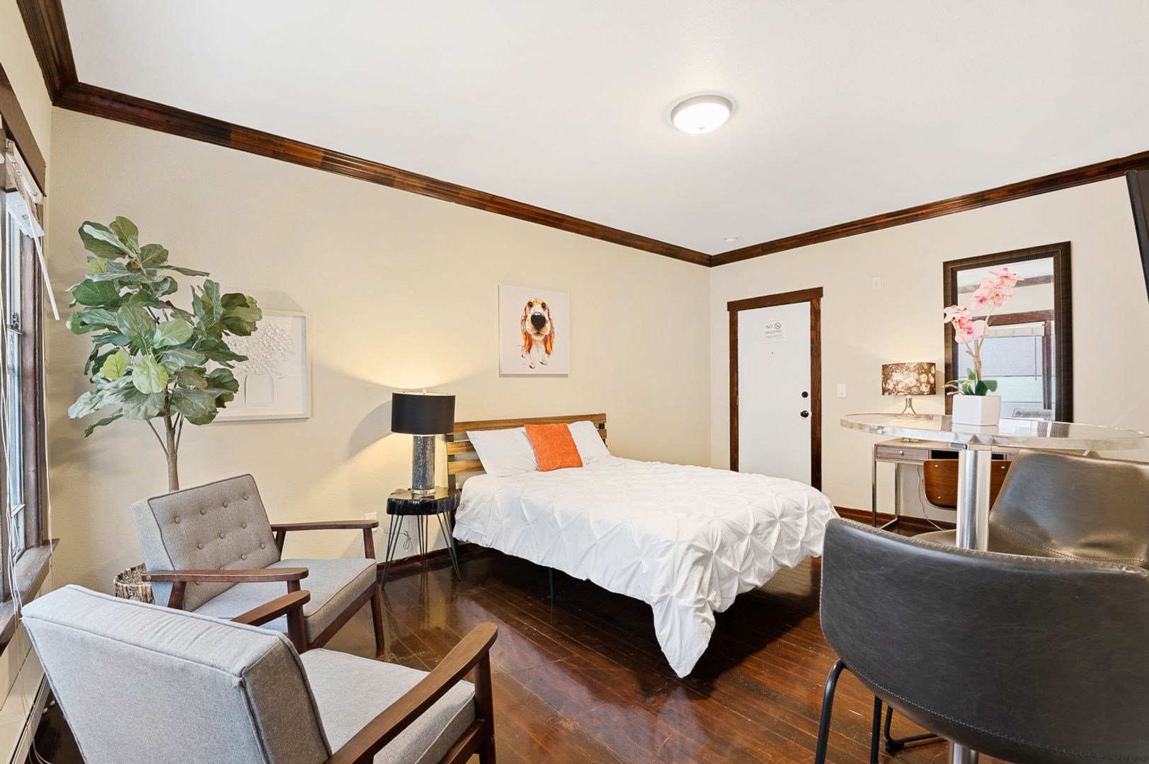Long Beach Apartment: 330 Cedar Avenue