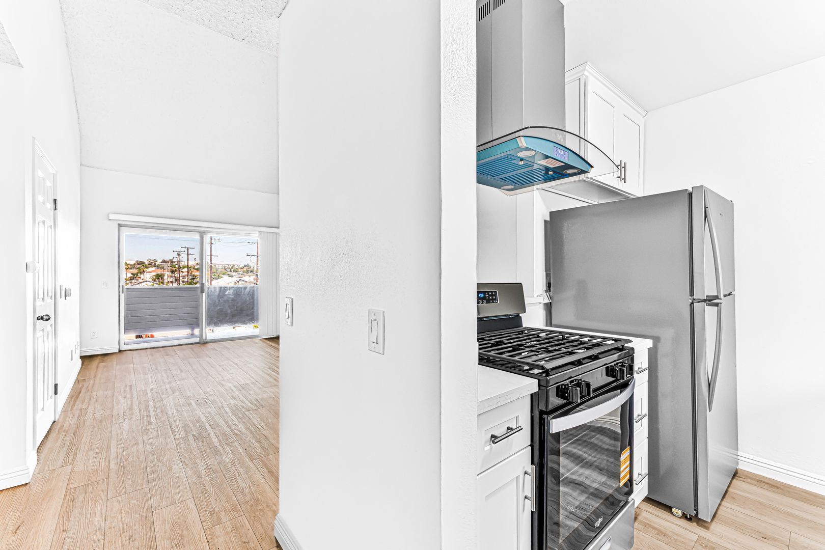 Long Beach Apartment: 1070 Loma Ave