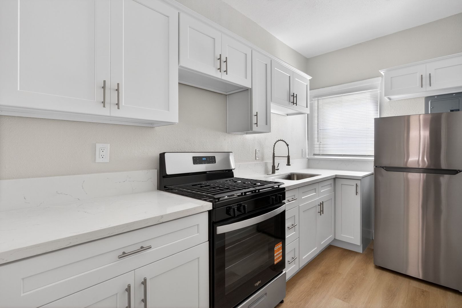 Long Beach Apartment: 915 Cherry Ave
