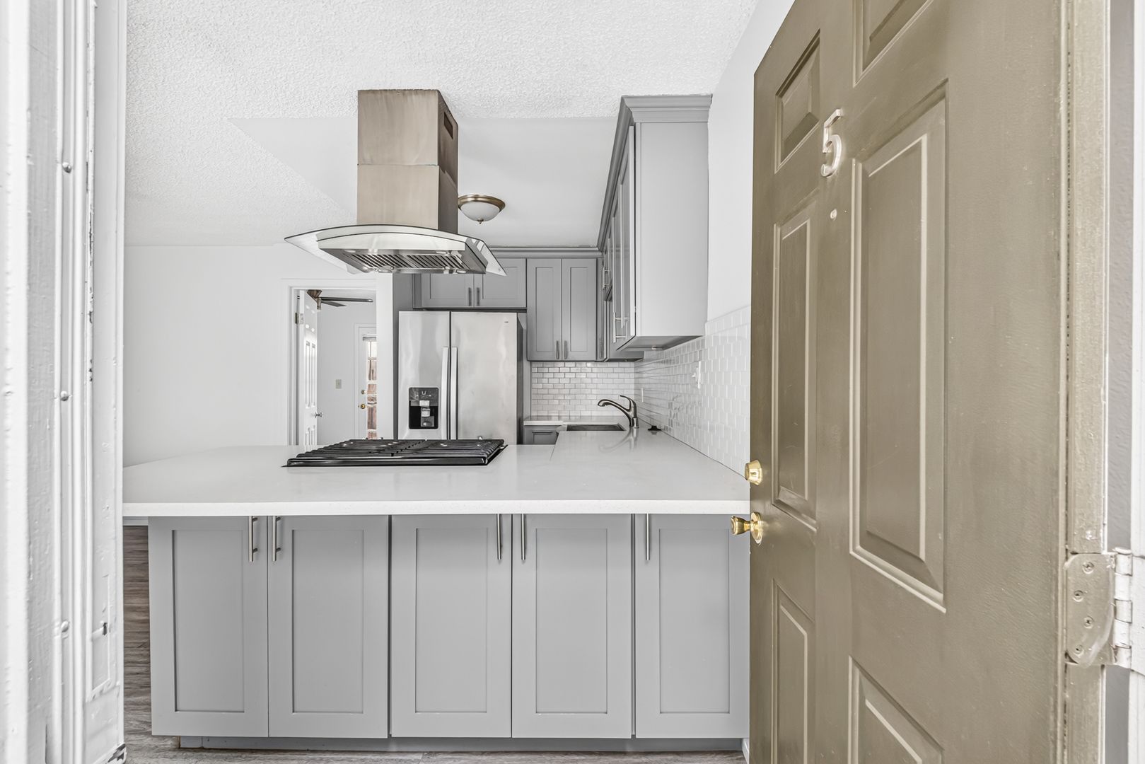 Long Beach Apartment: 3901 E 11th St