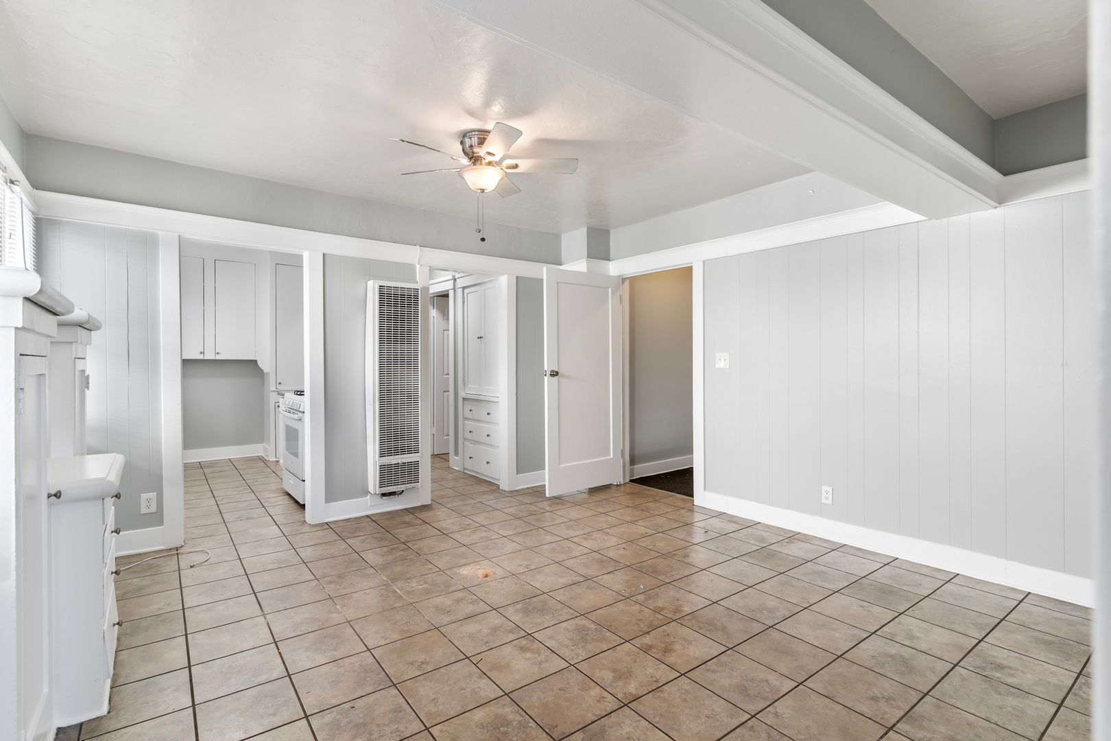 Long Beach Apartment: 736 Olive Avenue