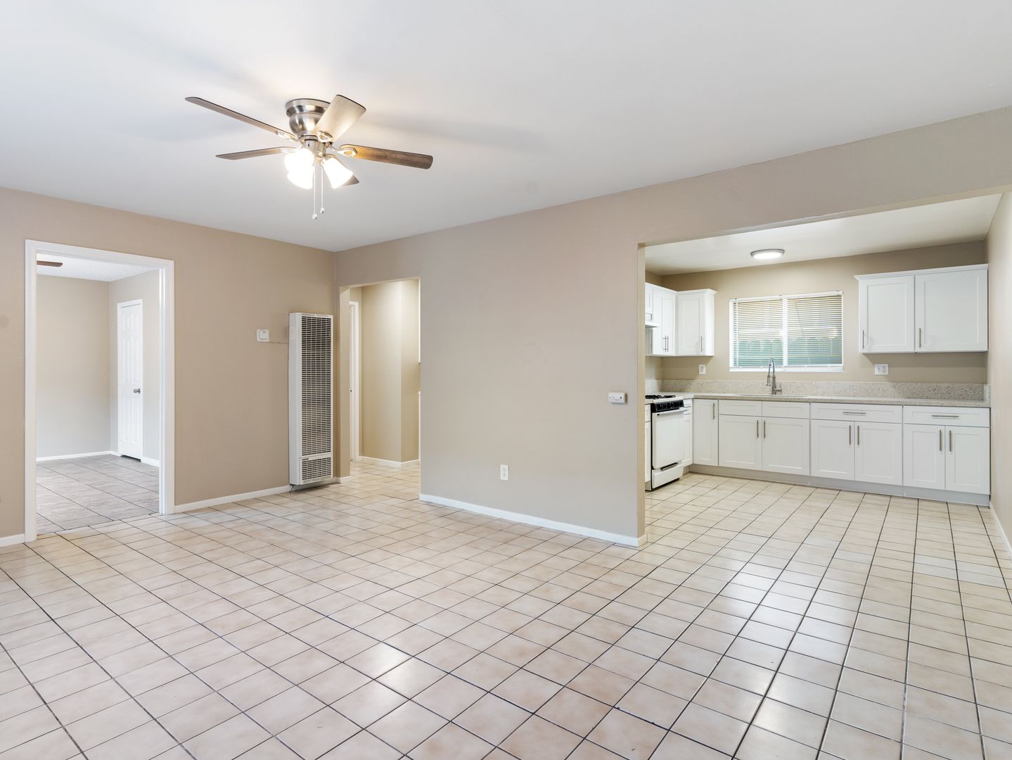 Long Beach Apartment: 1050 Gaviota Avenue