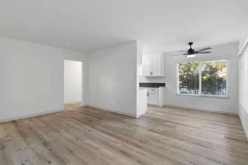 Bright and Updated One-Bedroom in Central Long Beach - Available Now – photo 1