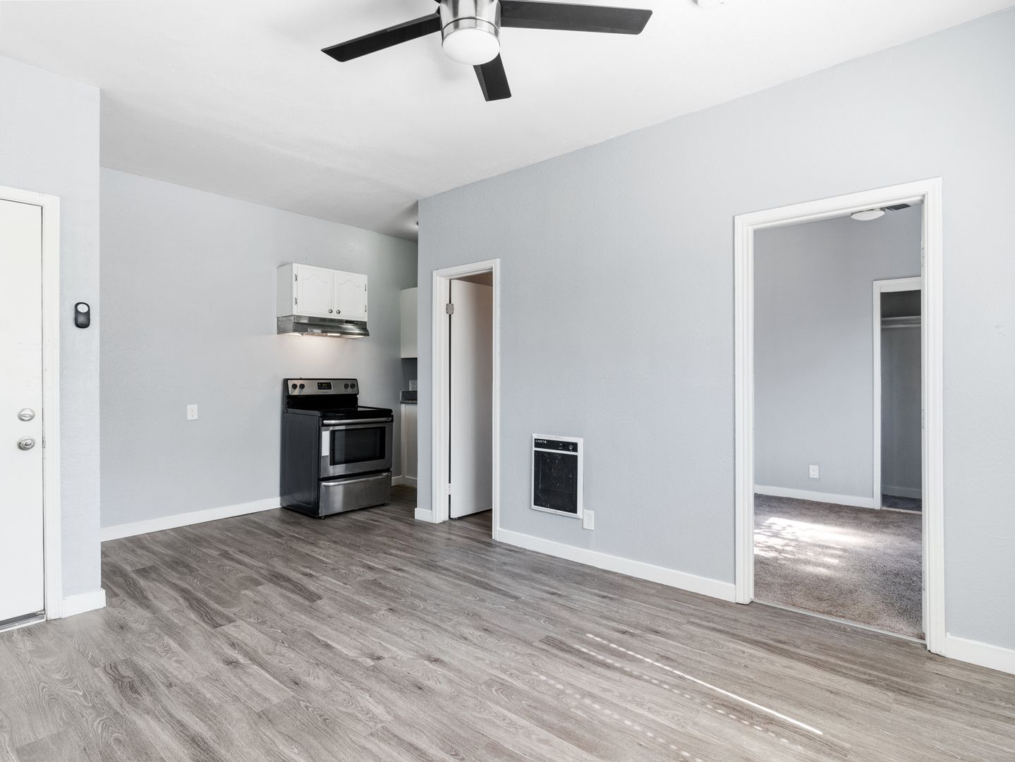 Long Beach Apartment: 2212 Myrtle Avenue