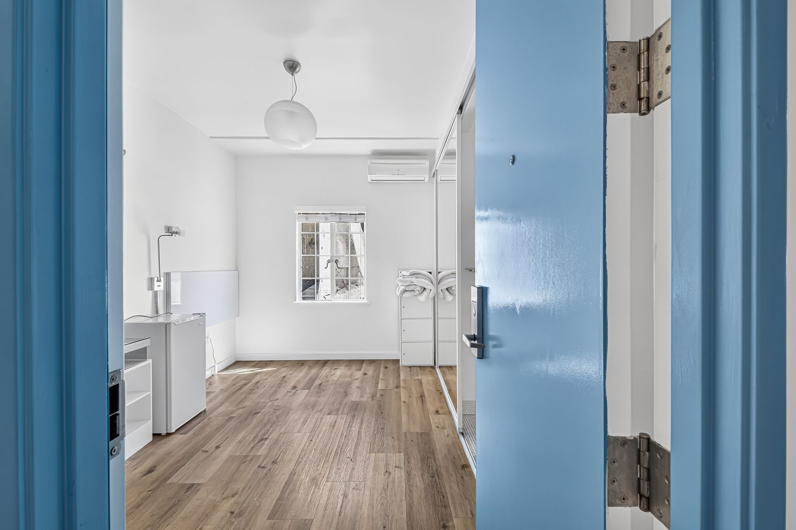 Long Beach Apartment: 335 Pacific Avenue